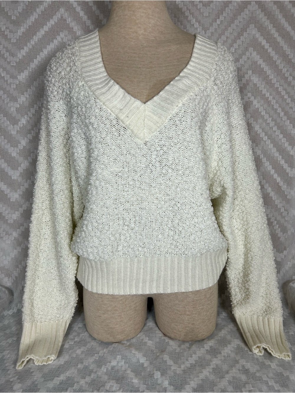 Women's V-Neck Bouclé Sweater - Cream